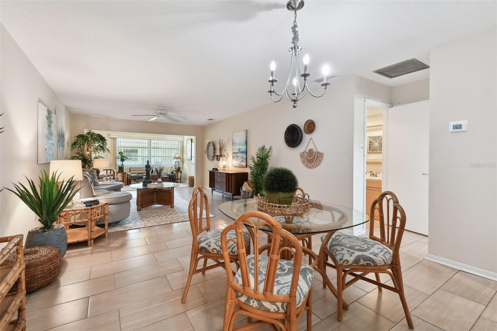 TWIN OAKS APTS - Residential