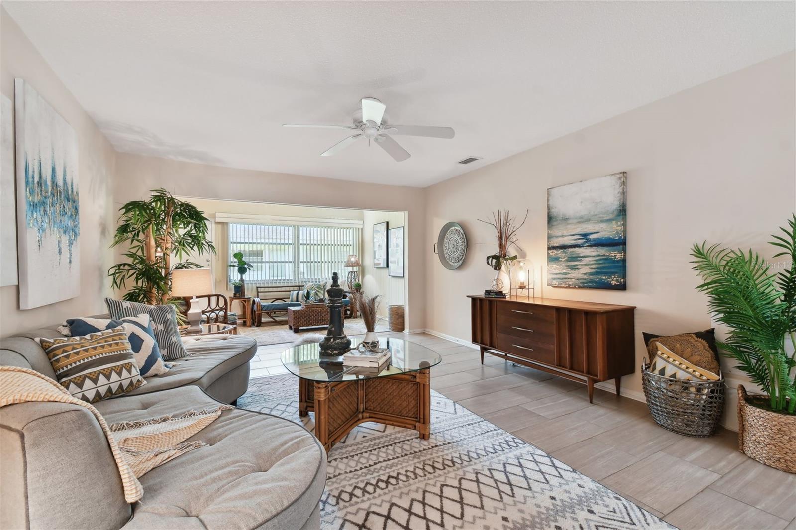 TWIN OAKS APTS - Residential