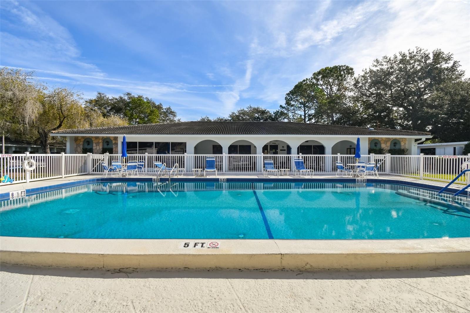 TWIN OAKS APTS - Residential