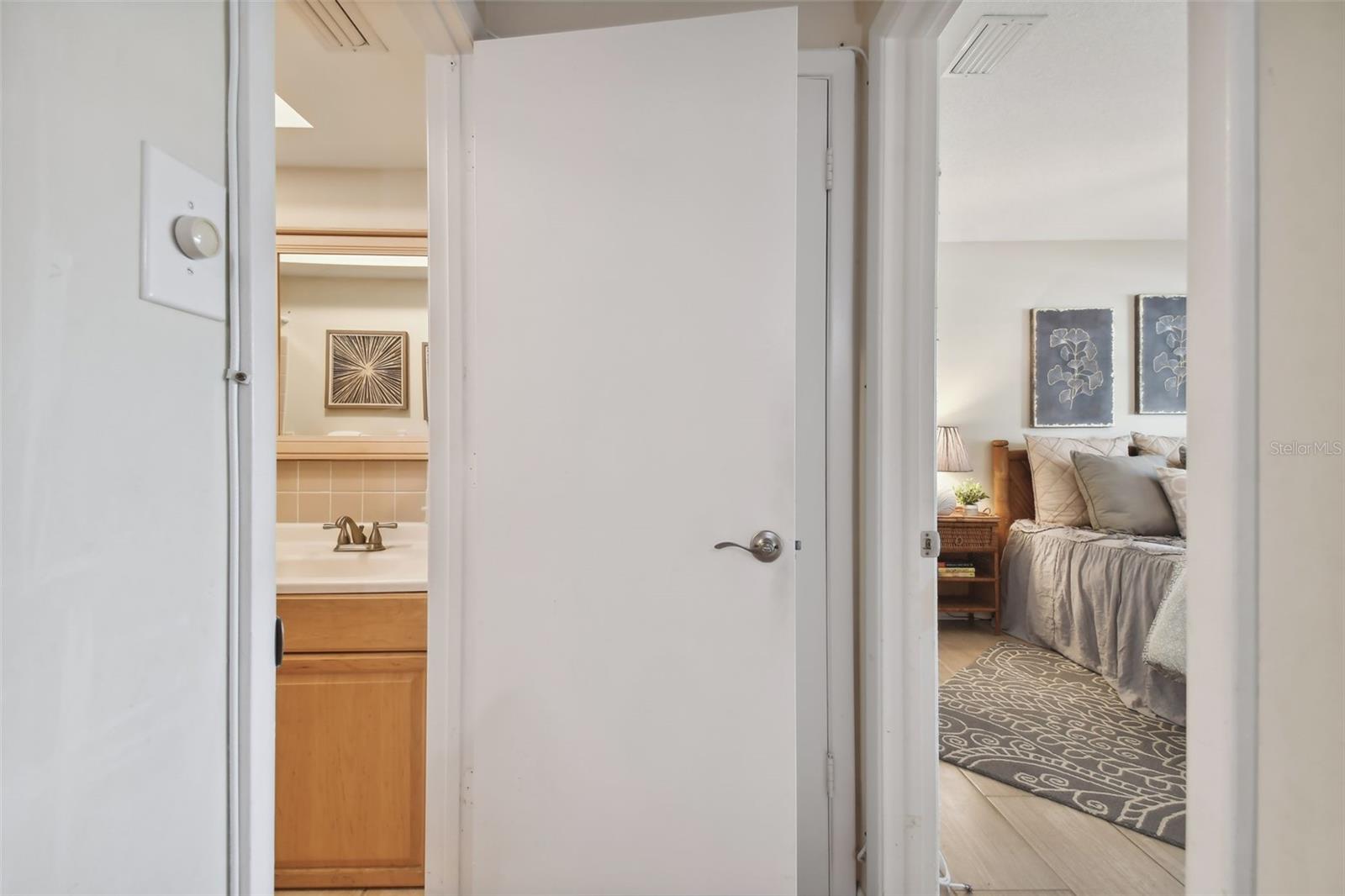 TWIN OAKS APTS - Residential