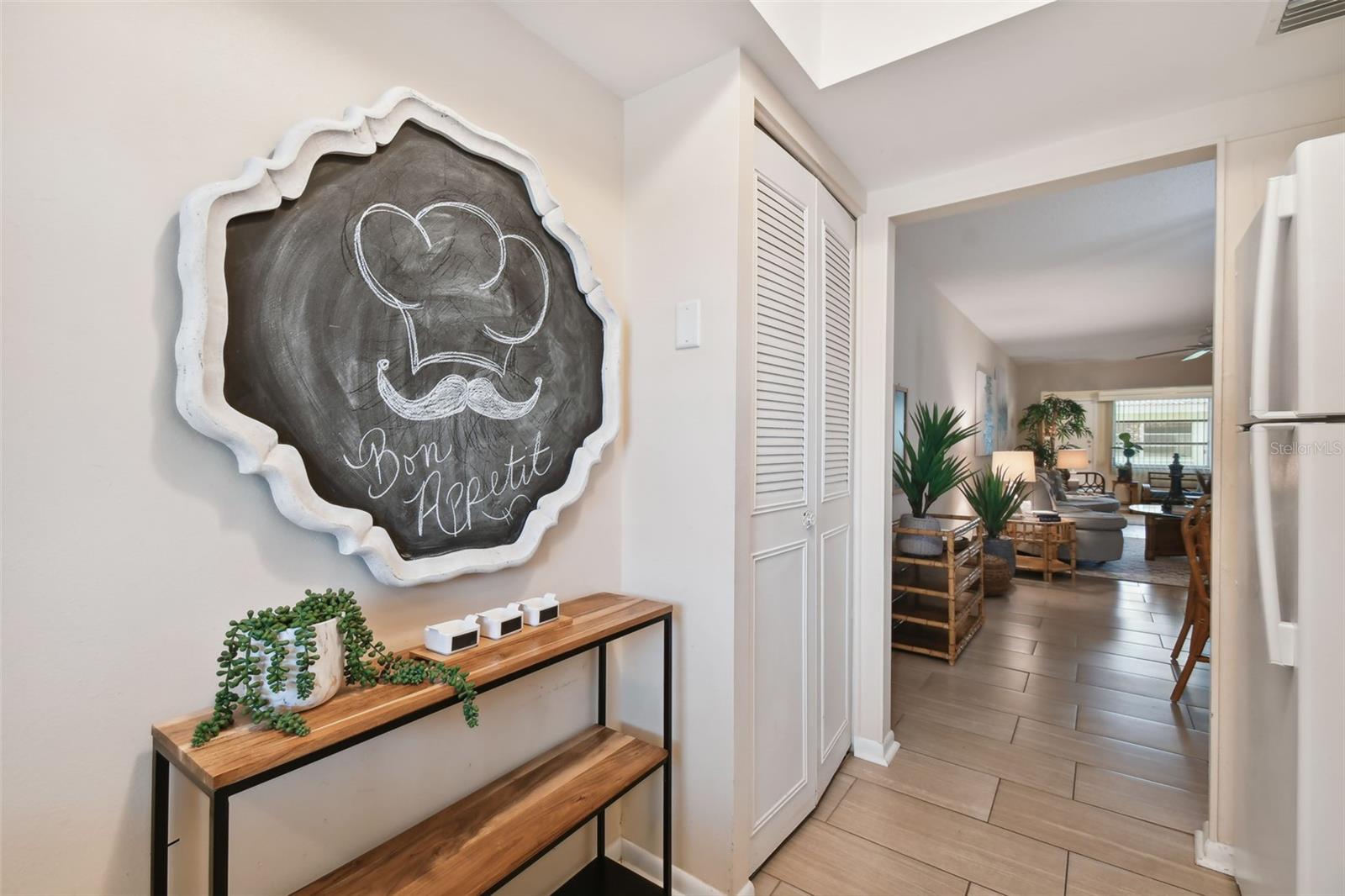 TWIN OAKS APTS - Residential