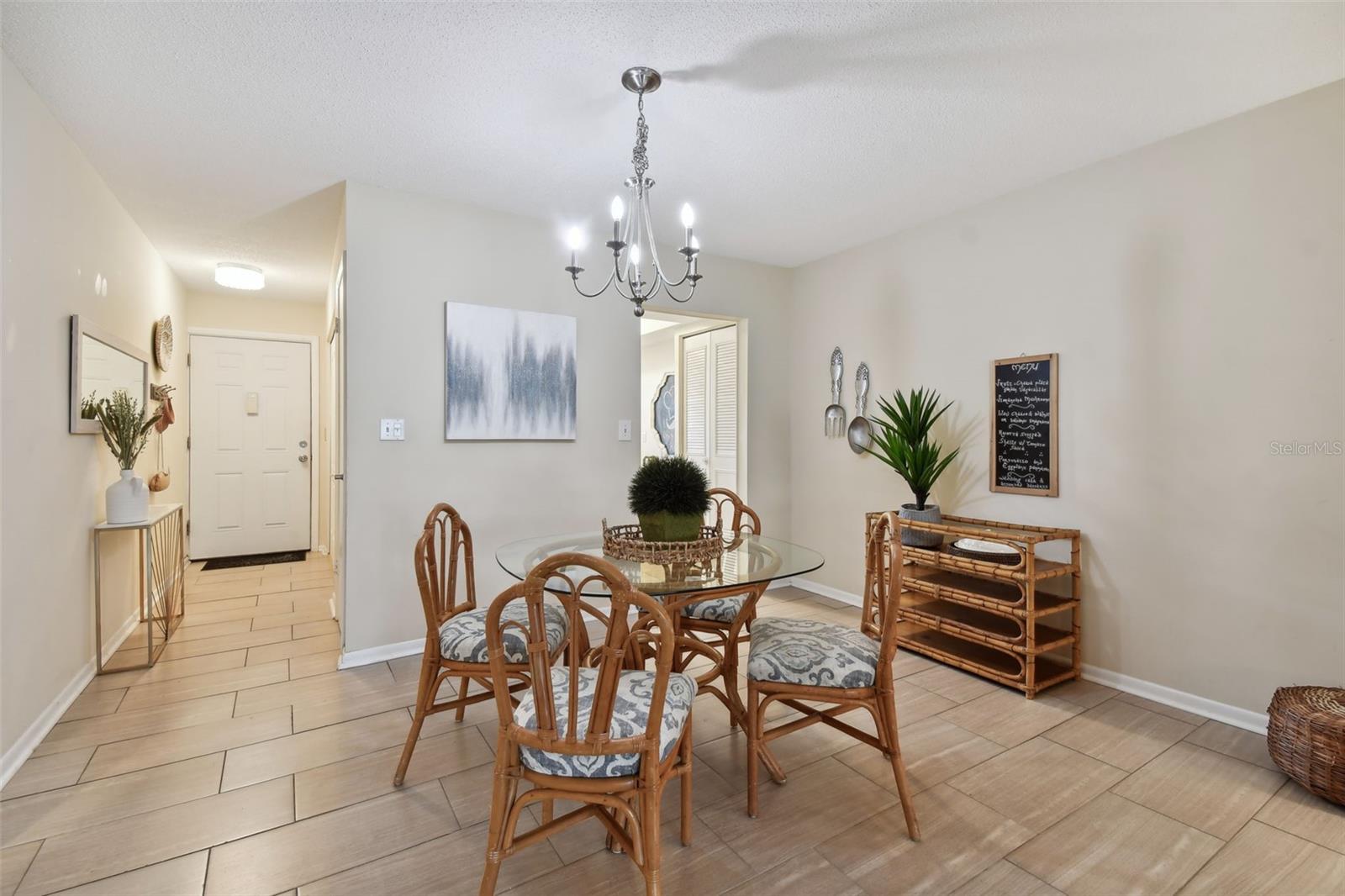 TWIN OAKS APTS - Residential