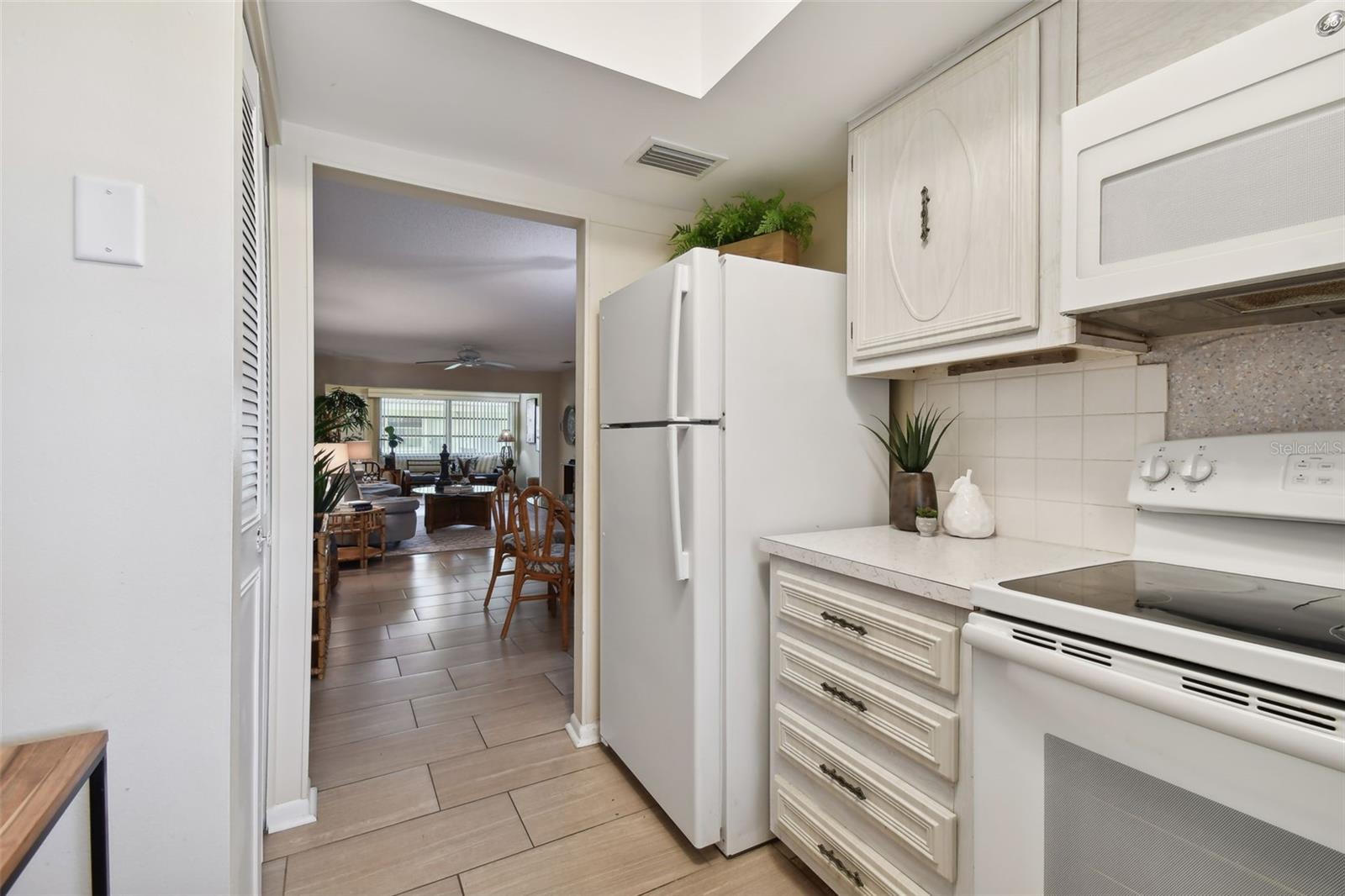 TWIN OAKS APTS - Residential