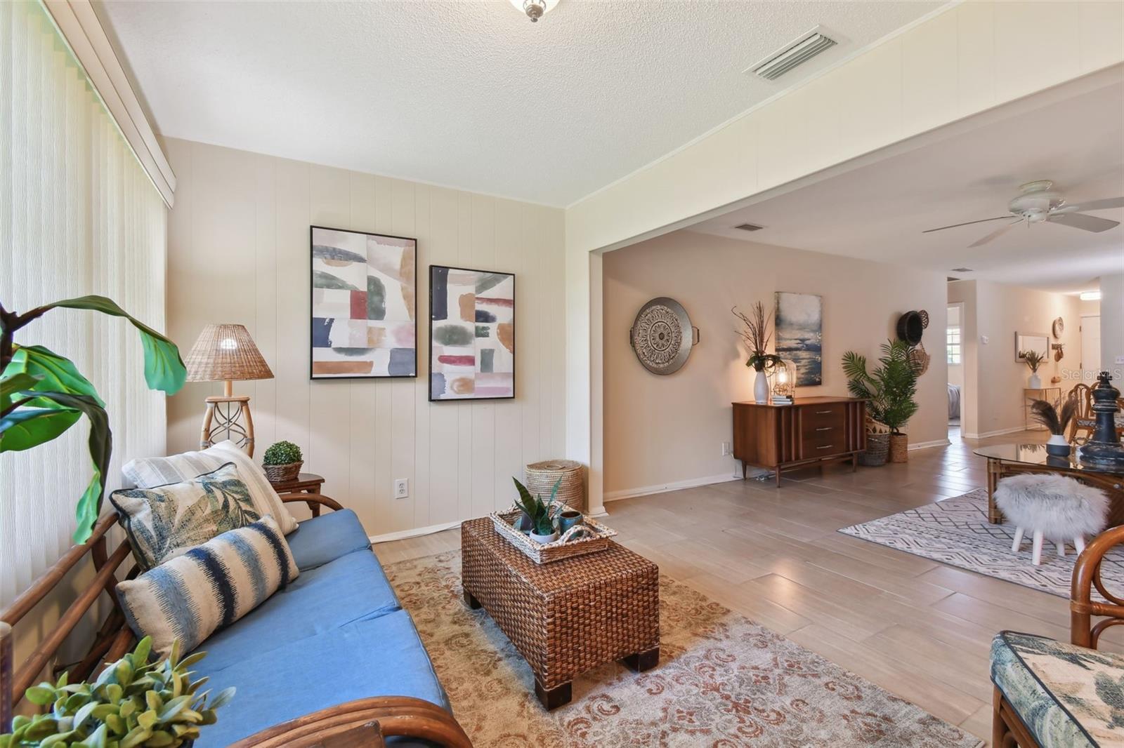 TWIN OAKS APTS - Residential