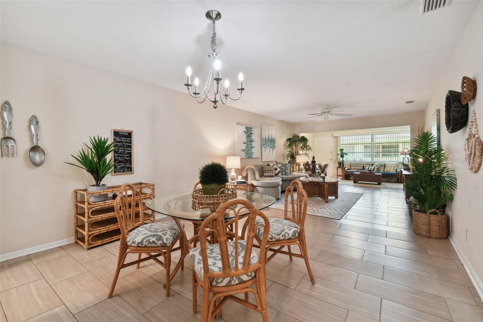 TWIN OAKS APTS - Residential