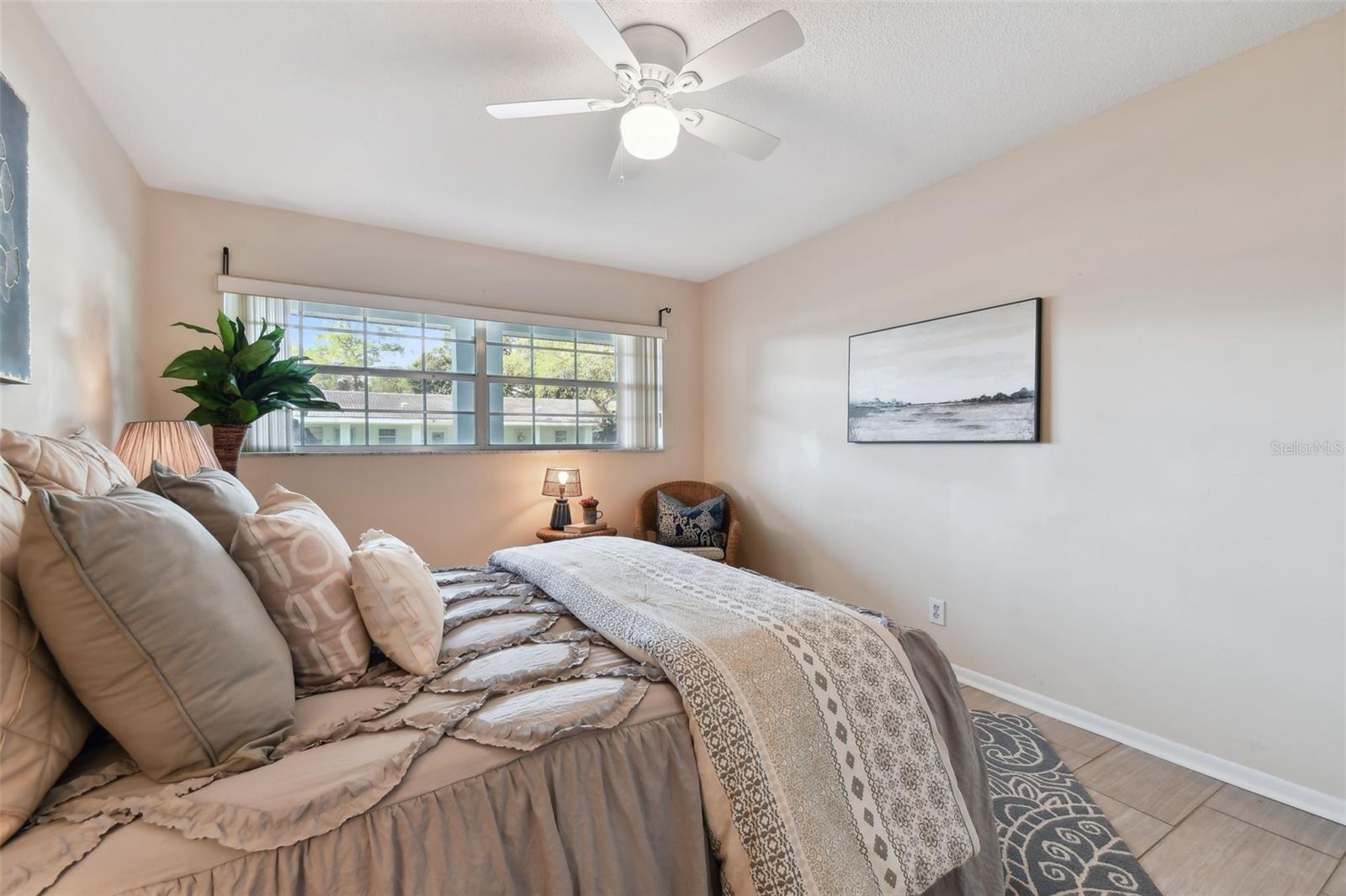 TWIN OAKS APTS - Residential