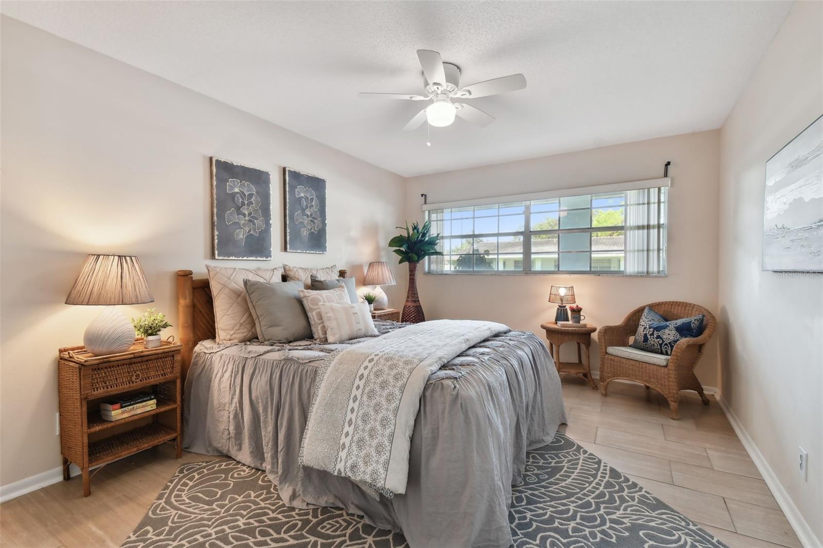 TWIN OAKS APTS - Residential