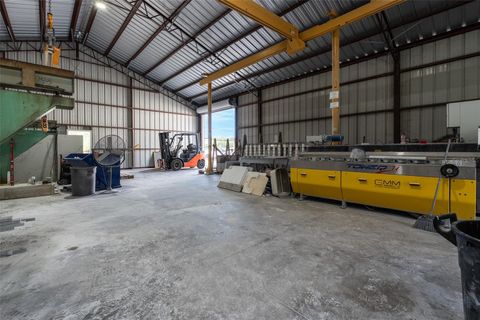 Tiny photo for 14131 NE Highway 27 Alt, Williston, FL 32696 (MLS # OM722611)