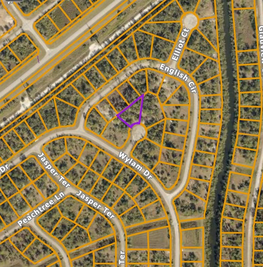 vacant lot located in a cul-de-sac in the fast growing area of North Port. Build your dream home or hold on to the lot as an investment.  Close to beaches, golf , I-75.