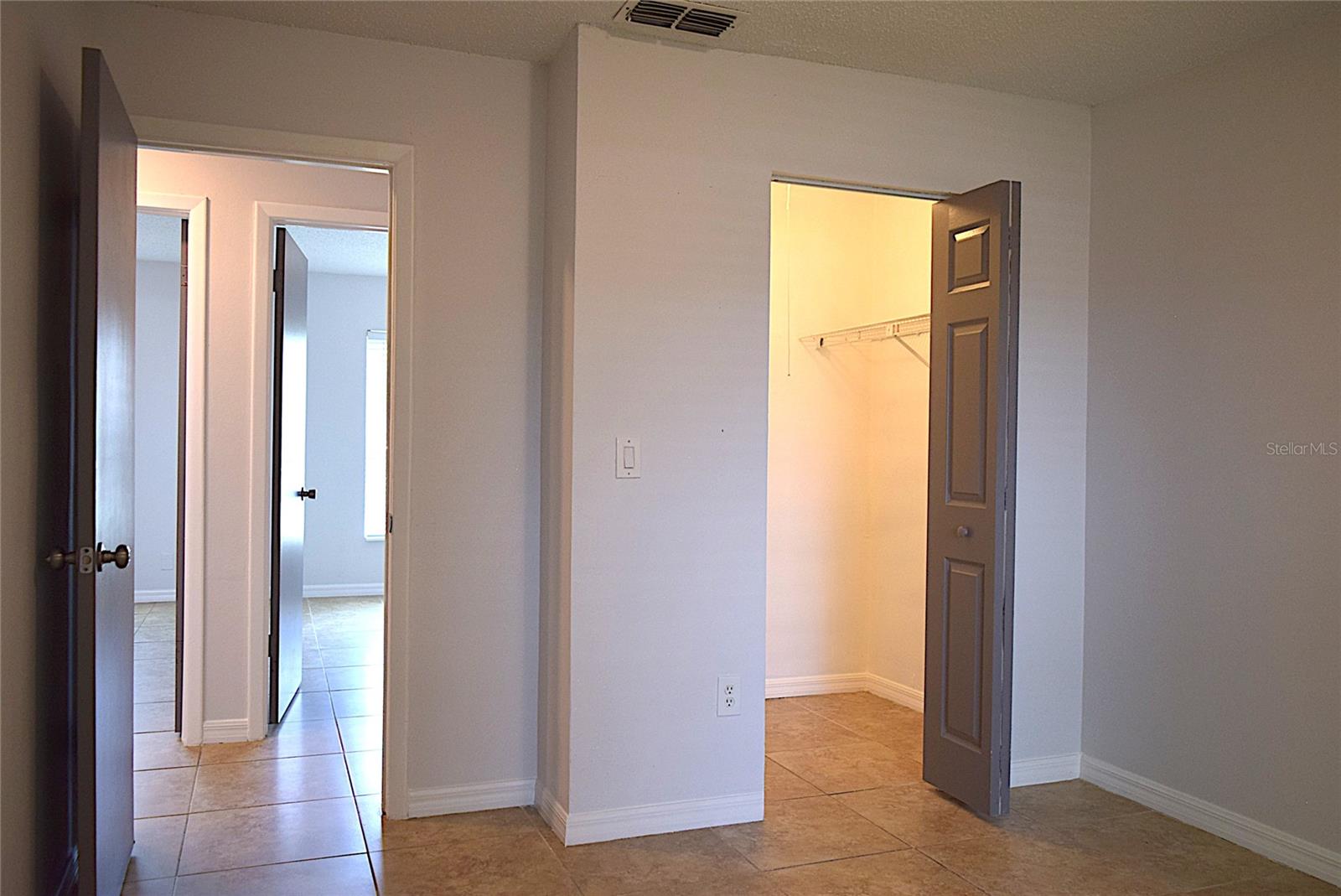 HEATHER LAKES UNIT XVII - Residential Lease