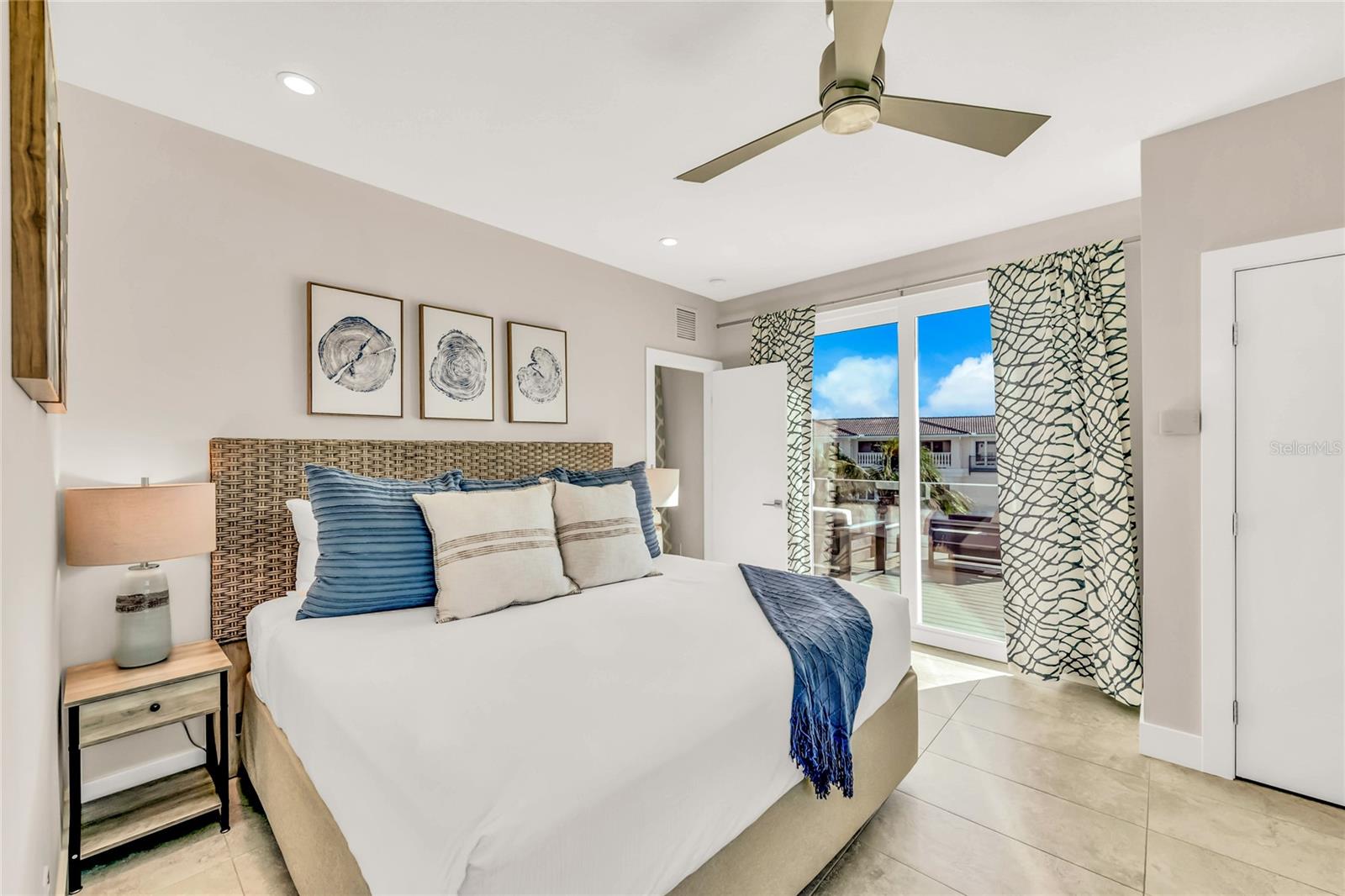 29 BEACH LAND CONDOMINIUM - Residential