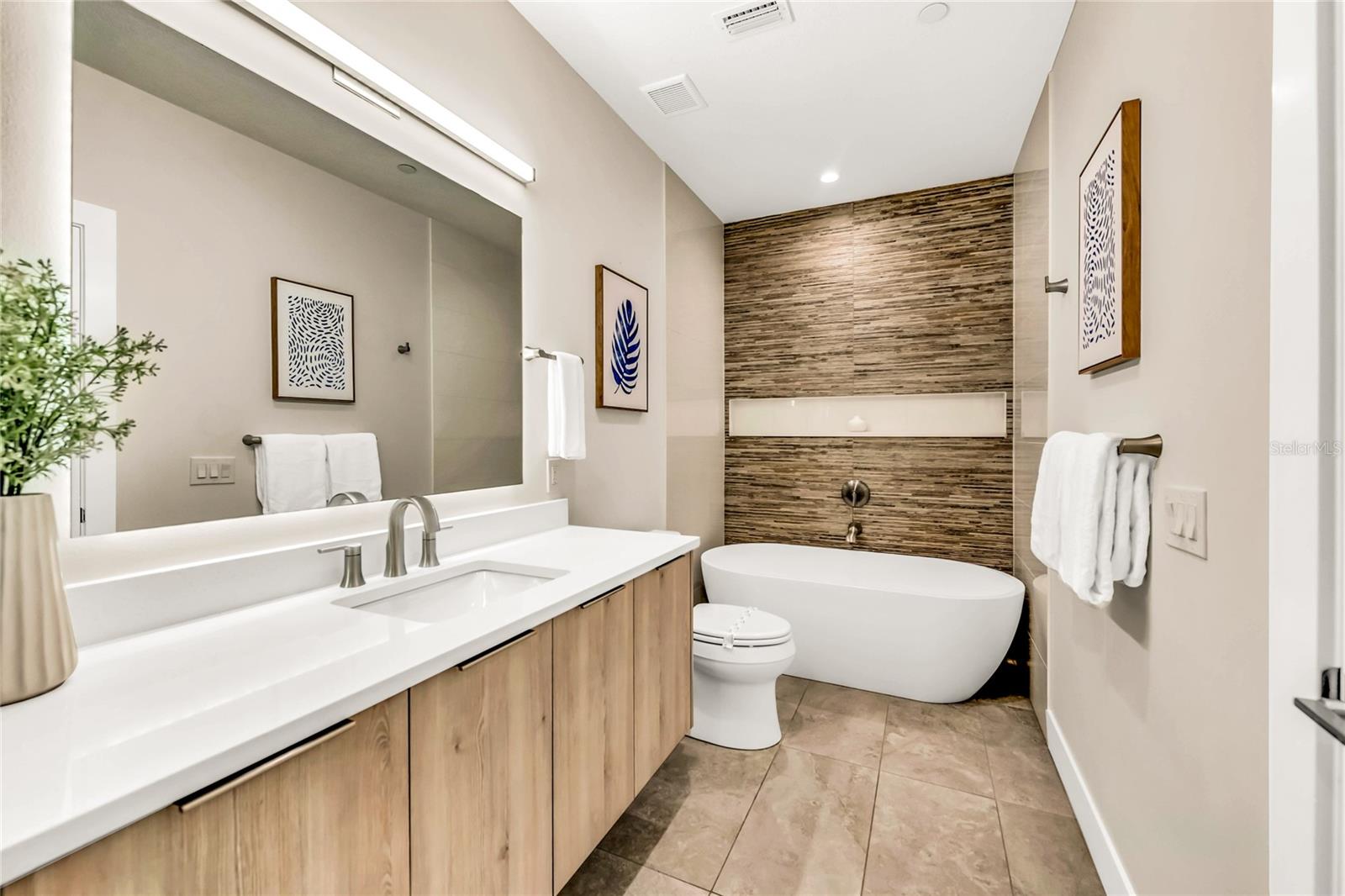 29 BEACH LAND CONDOMINIUM - Residential