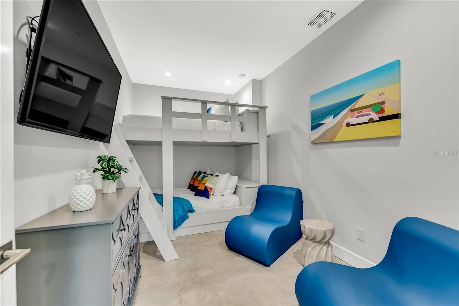 29 BEACH LAND CONDOMINIUM - Residential