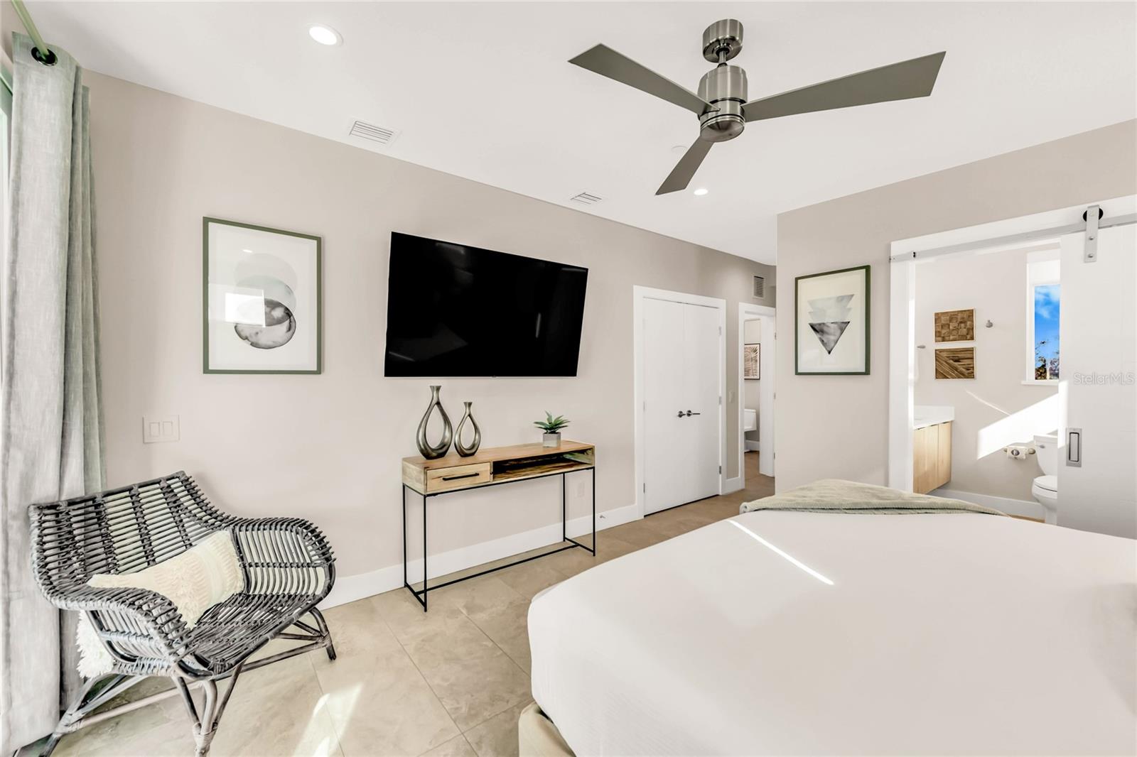 29 BEACH LAND CONDOMINIUM - Residential