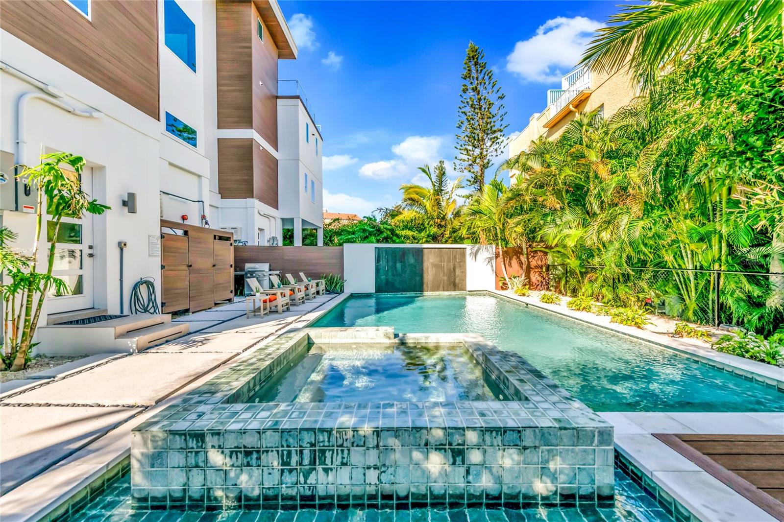 29 BEACH LAND CONDOMINIUM - Residential