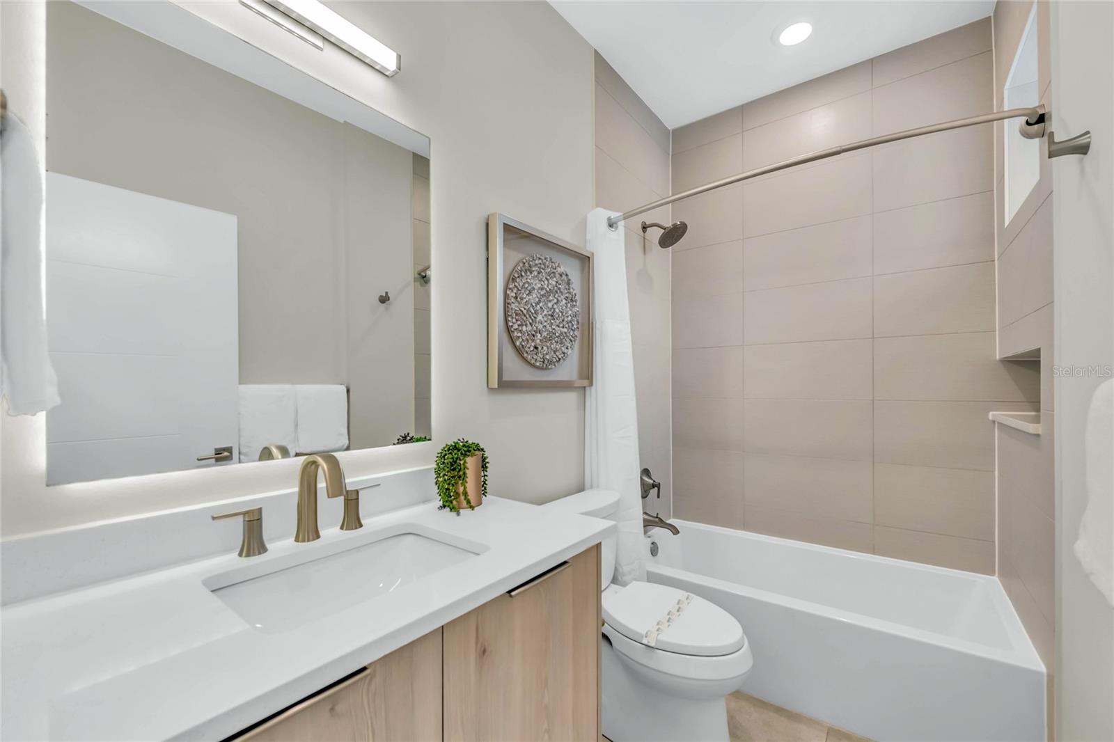 29 BEACH LAND CONDOMINIUM - Residential