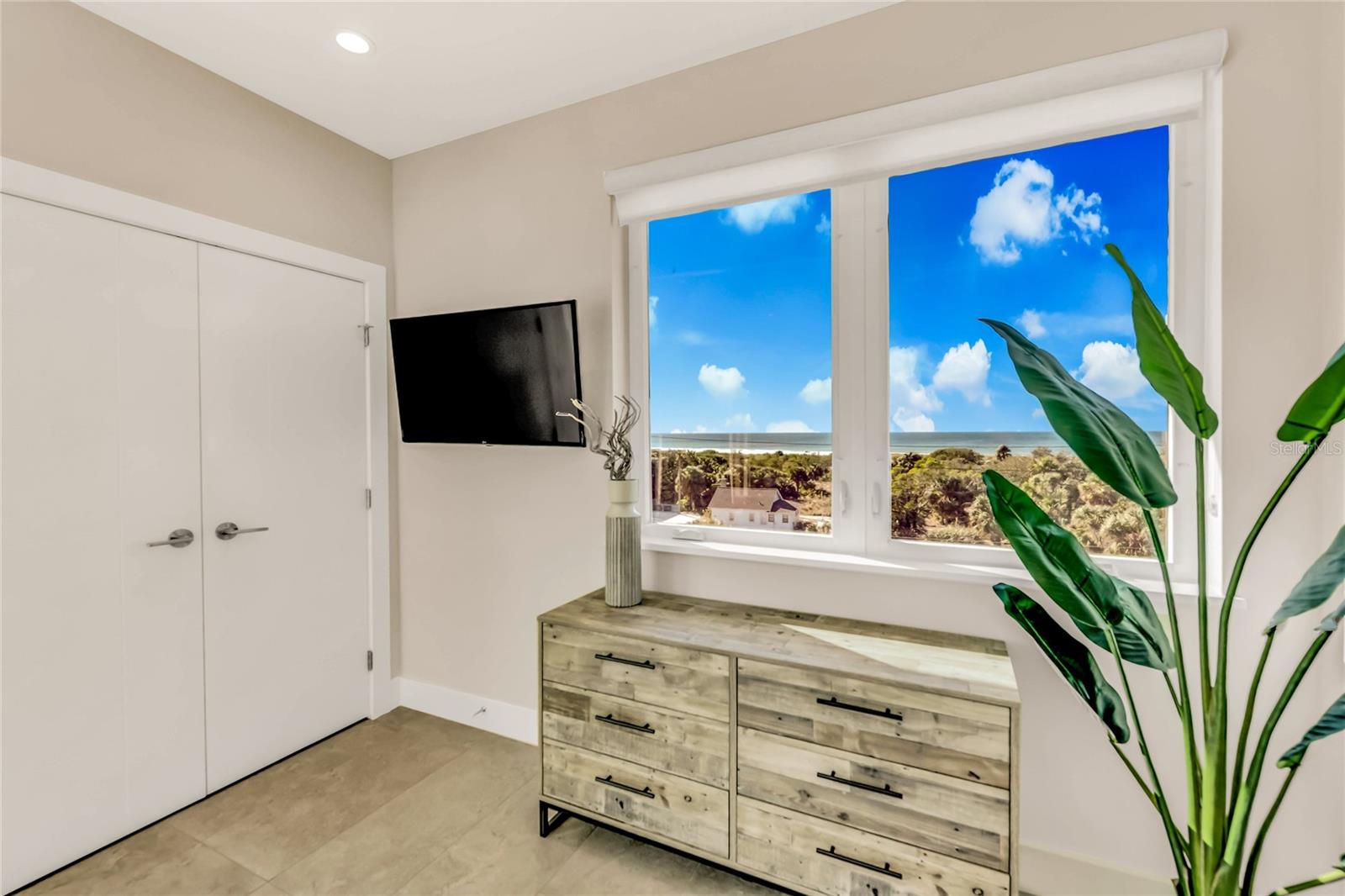 29 BEACH LAND CONDOMINIUM - Residential