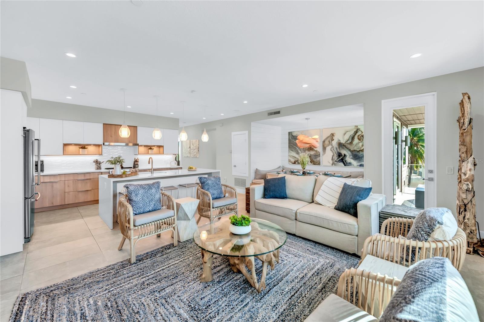 29 BEACH LAND CONDOMINIUM - Residential