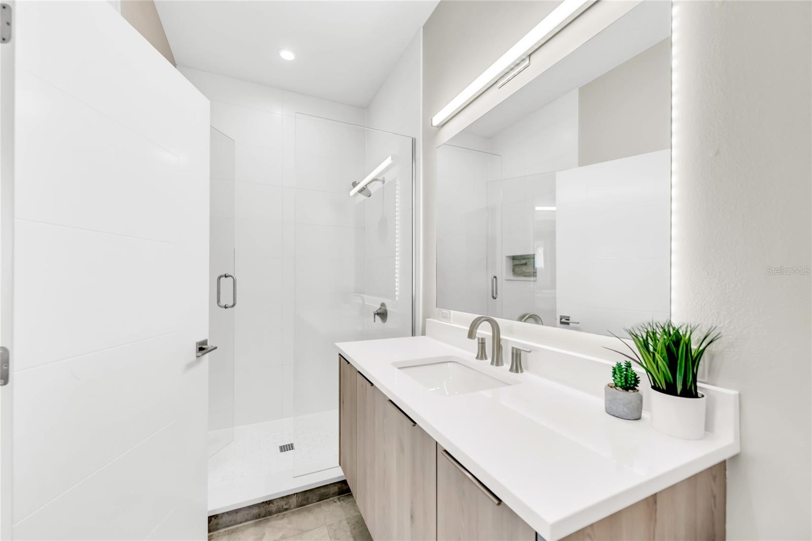 29 BEACH LAND CONDOMINIUM - Residential