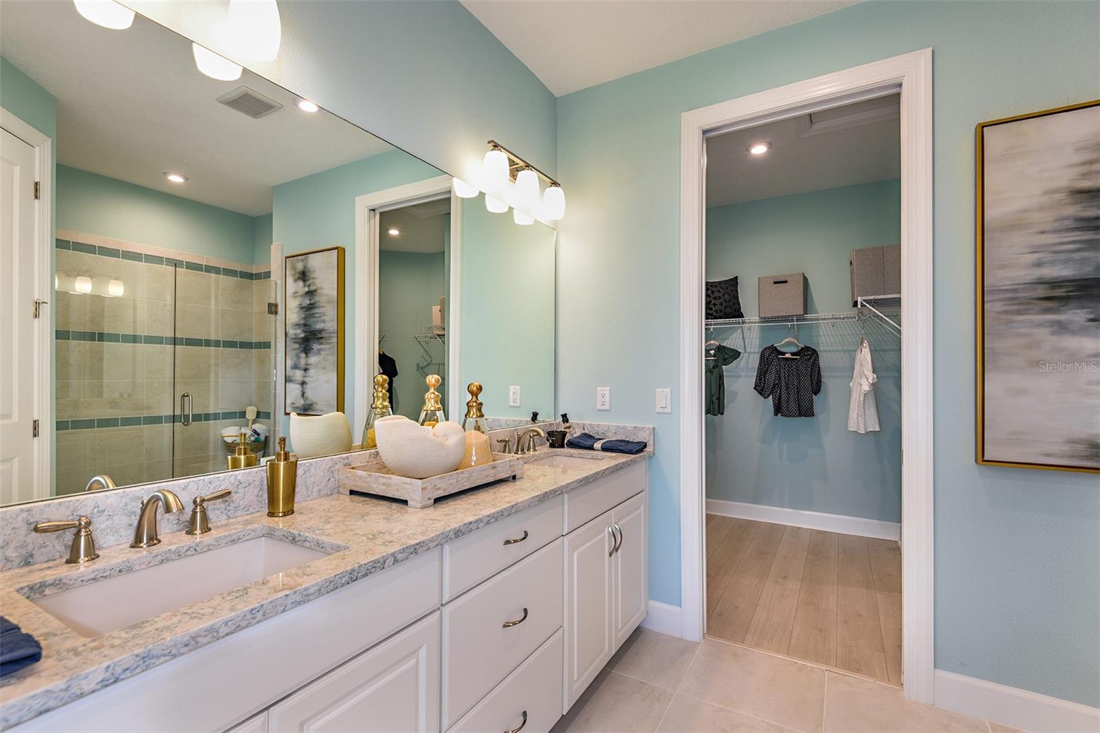 AZARIO ESPLANADE - Residential