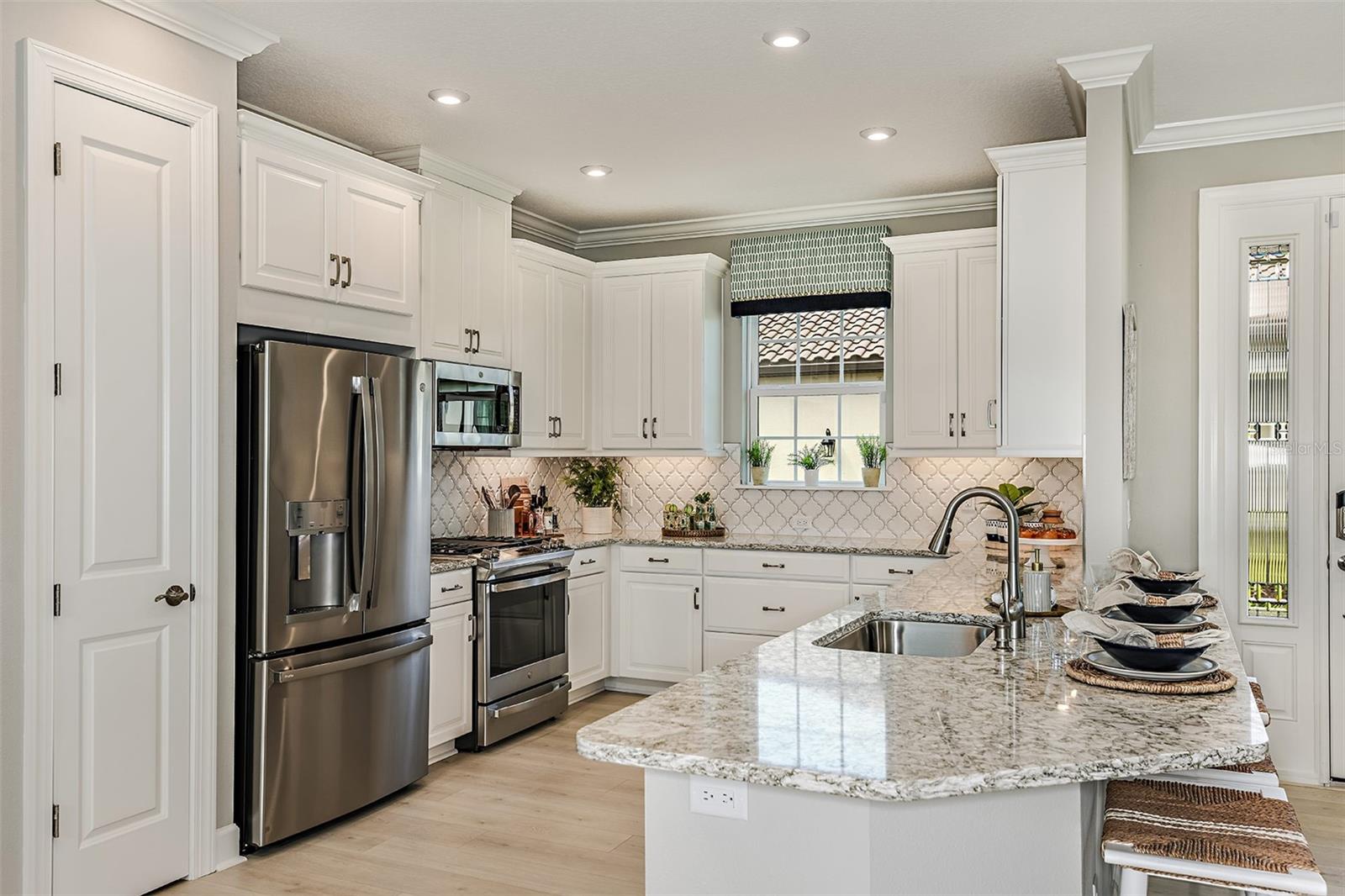 AZARIO ESPLANADE - Residential