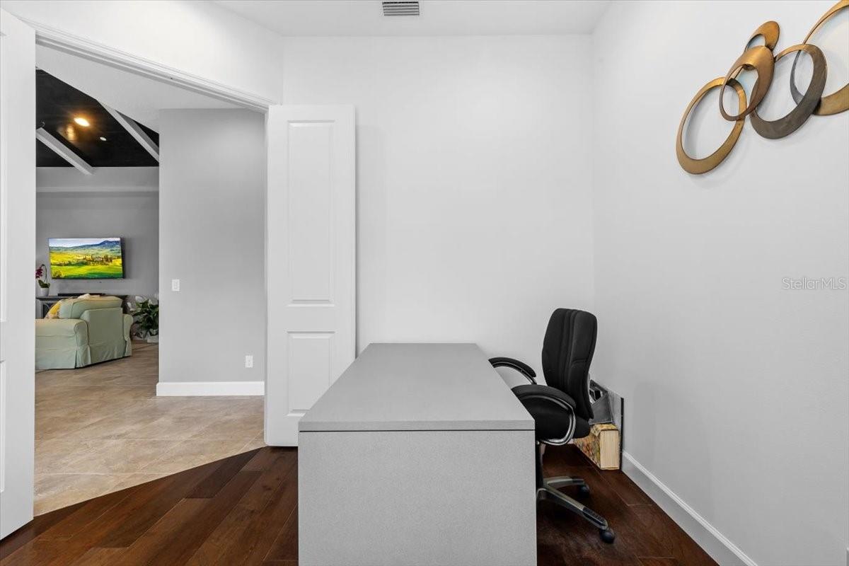 MANGROVE WALK ON HARBOUR ISLE PH 7 - Residential