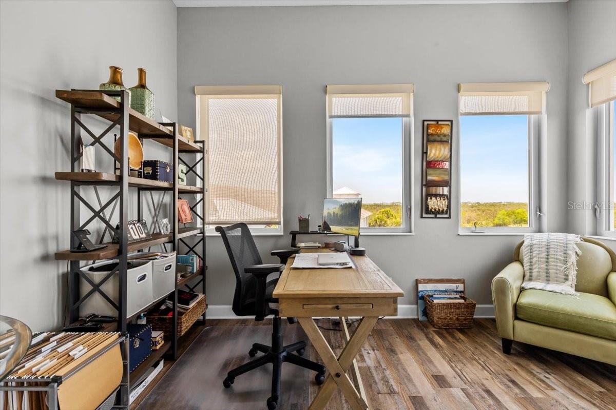 MANGROVE WALK ON HARBOUR ISLE PH 7 - Residential