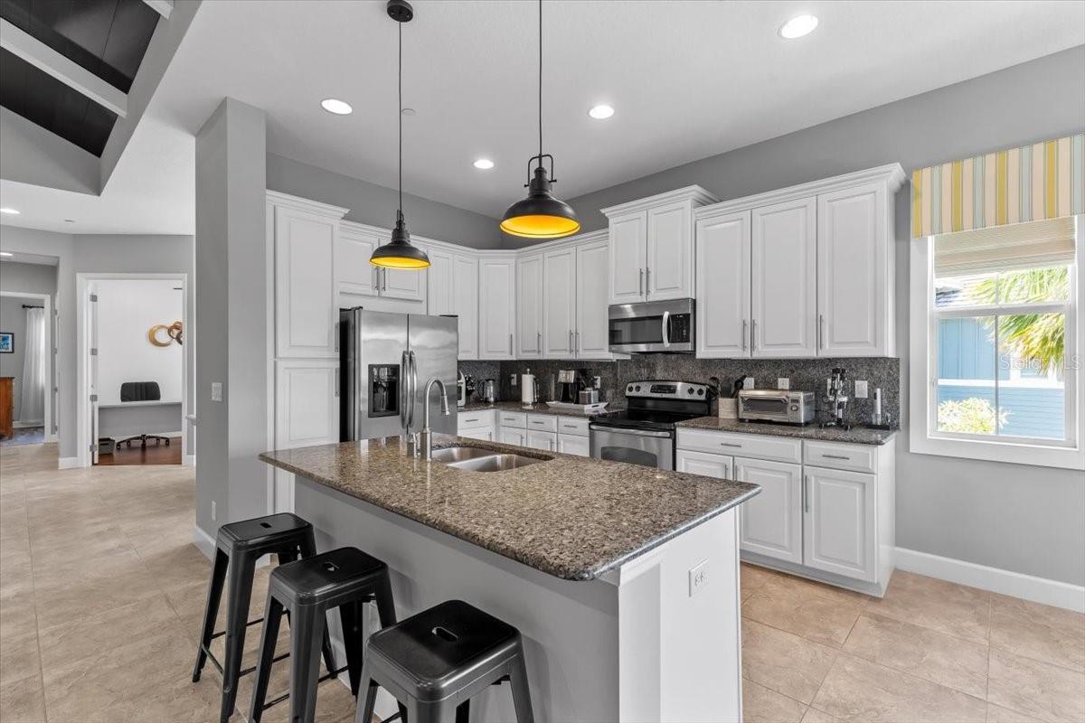 MANGROVE WALK ON HARBOUR ISLE PH 7 - Residential