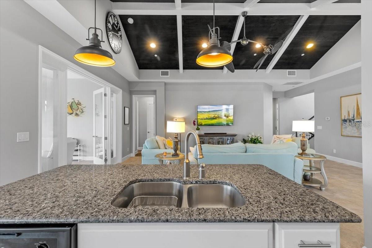 MANGROVE WALK ON HARBOUR ISLE PH 7 - Residential