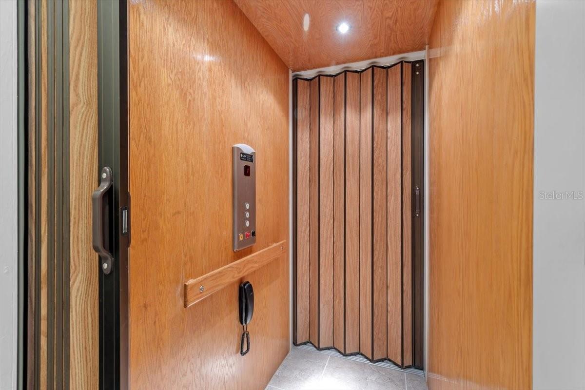 MANGROVE WALK ON HARBOUR ISLE PH 7 - Residential