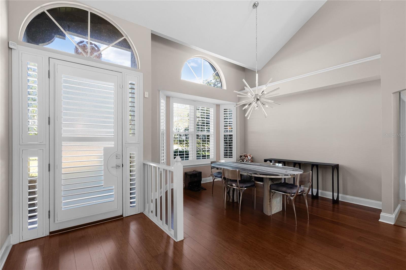 309 OAKWOOD COURT