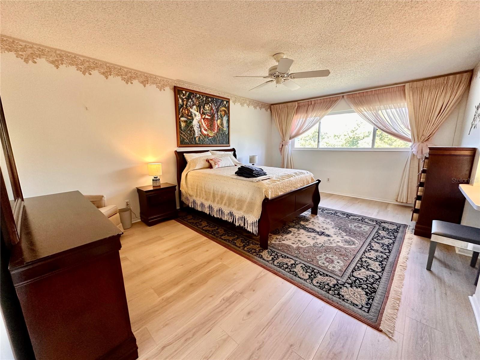 ON TOP OF THE WORLD - Residential Lease