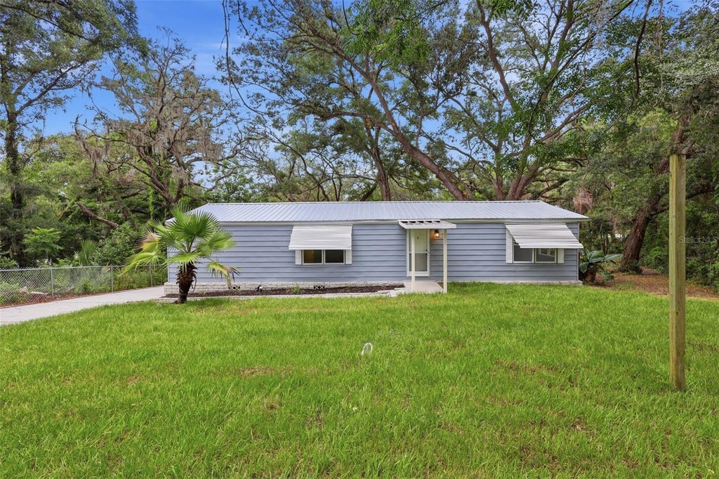 Photo of 403 Acorn Circle, Fruitland Park, FL 34731 (MLS # O6420322)