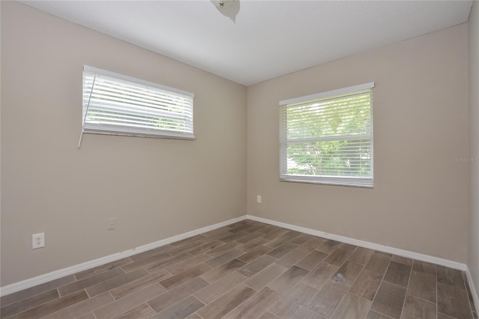 EUSTIS BRIARCLIFF SUB - Residential Lease