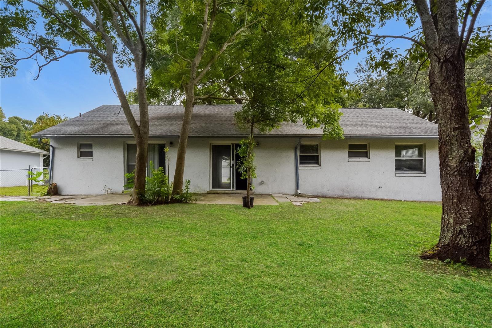 EUSTIS BRIARCLIFF SUB - Residential Lease