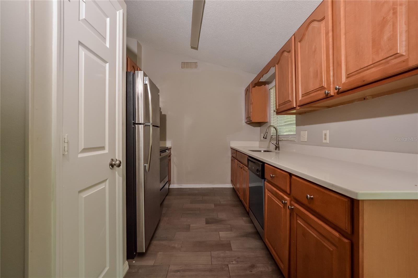 EUSTIS BRIARCLIFF SUB - Residential Lease