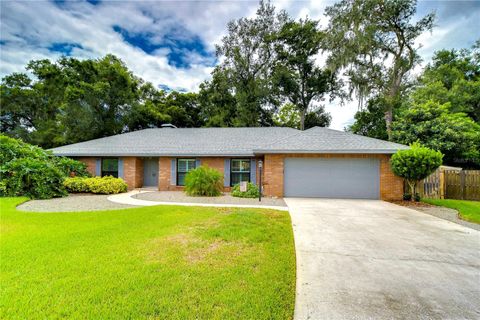 A home in VALRICO