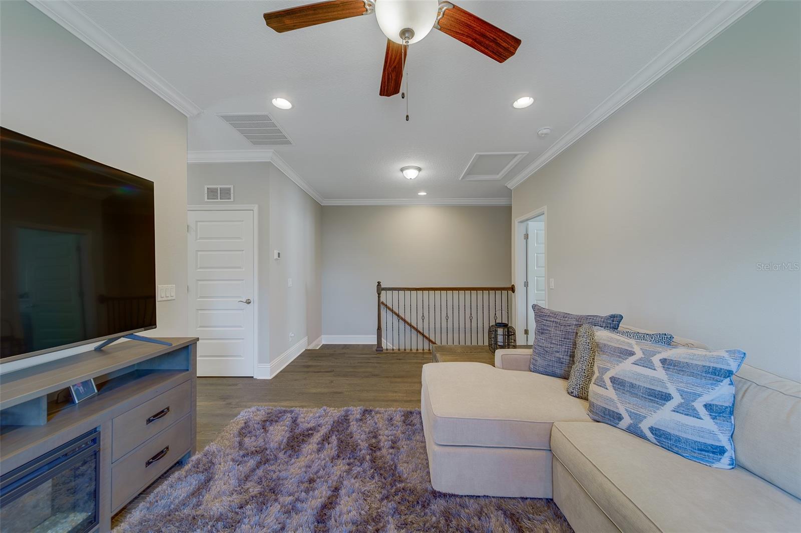 TOWNS AT BELLEAIR GROVE - Residential