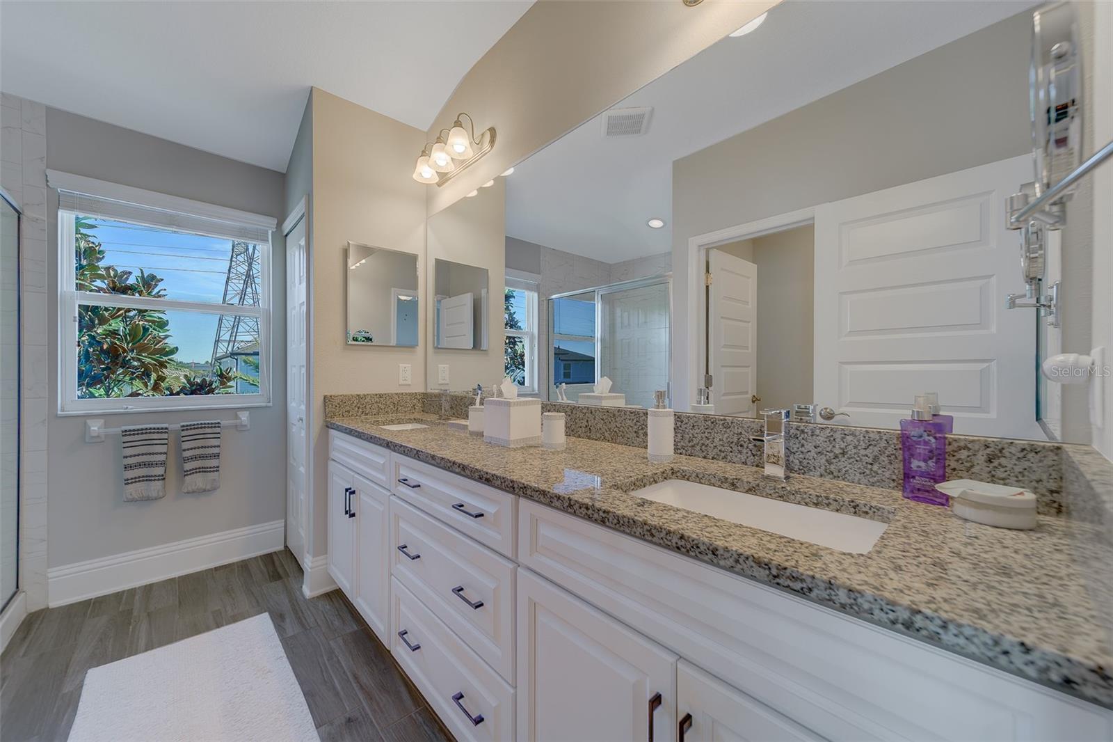 TOWNS AT BELLEAIR GROVE - Residential