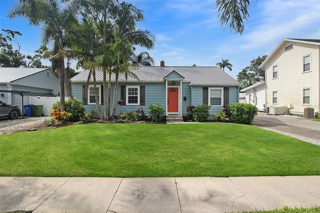 Photo of 2321 18th Avenue W, Bradenton, FL 34205 (MLS # A4680366)