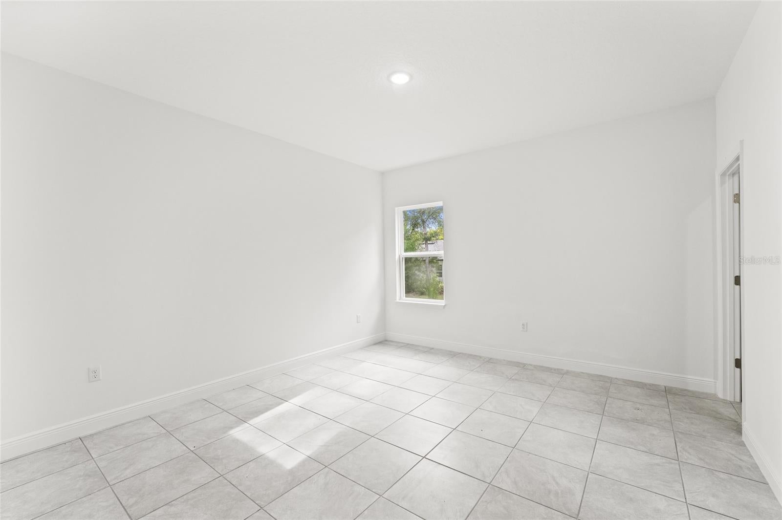 3268 W MONTGOMERY LANE