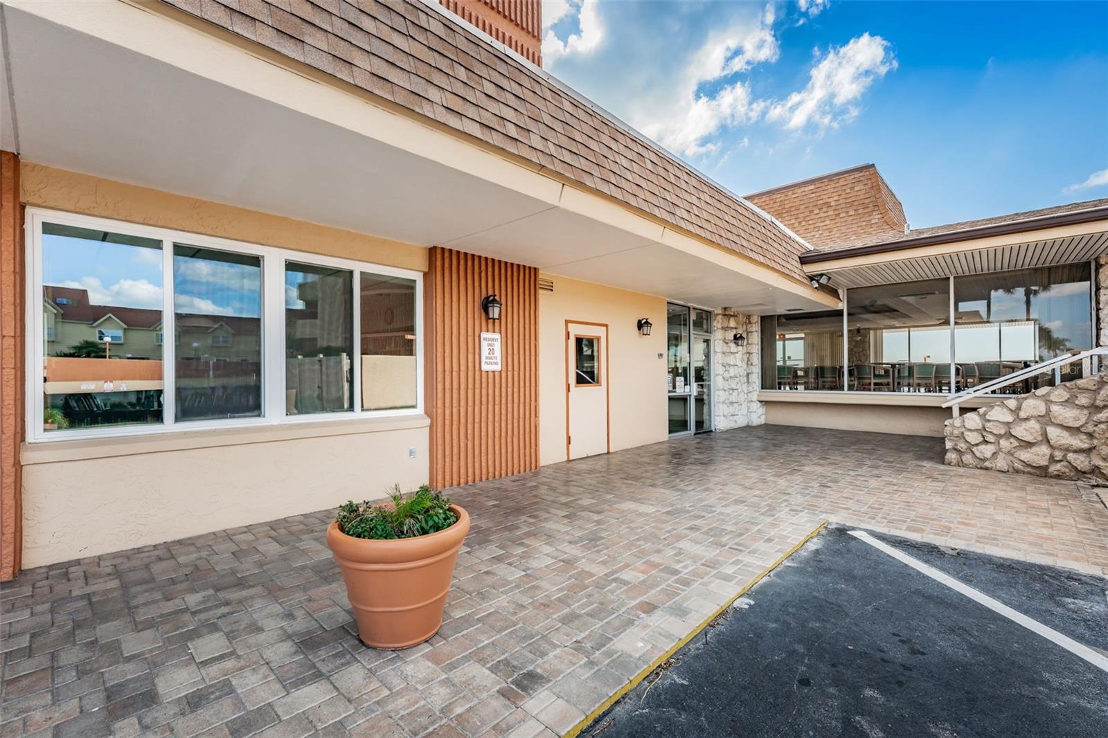 REDINGTON TOWERS 3 CONDO - Residential