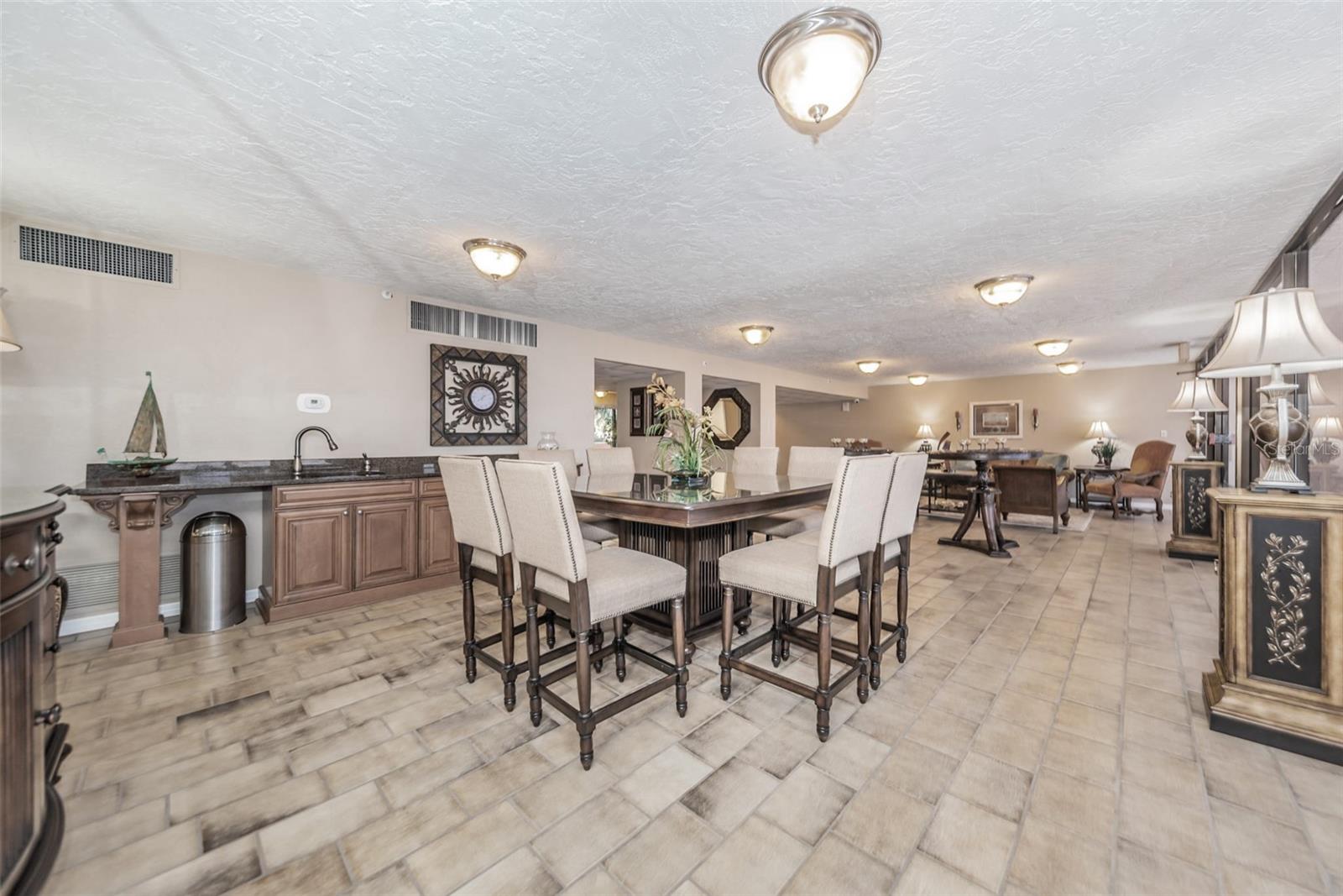 REDINGTON TOWERS 3 CONDO - Residential