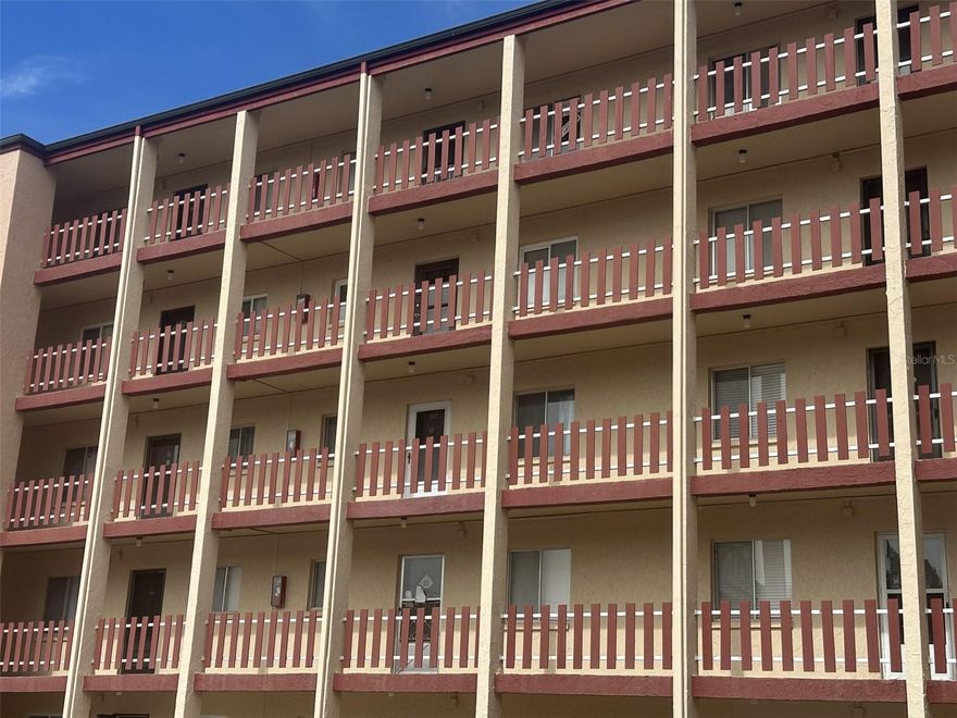 CLOSE TO BRADENTON BEACH, 17 MIN. TO SRQ AIRPORT ,CONVIENIENT TO SHOPPING AND MORE ! THIS 2 BD, 1 BATH CONDO IS IN A GREAT LOCATION NO MATTER WHAT.  AVAILABLE IMMEDIATELY , CALL TODAY!