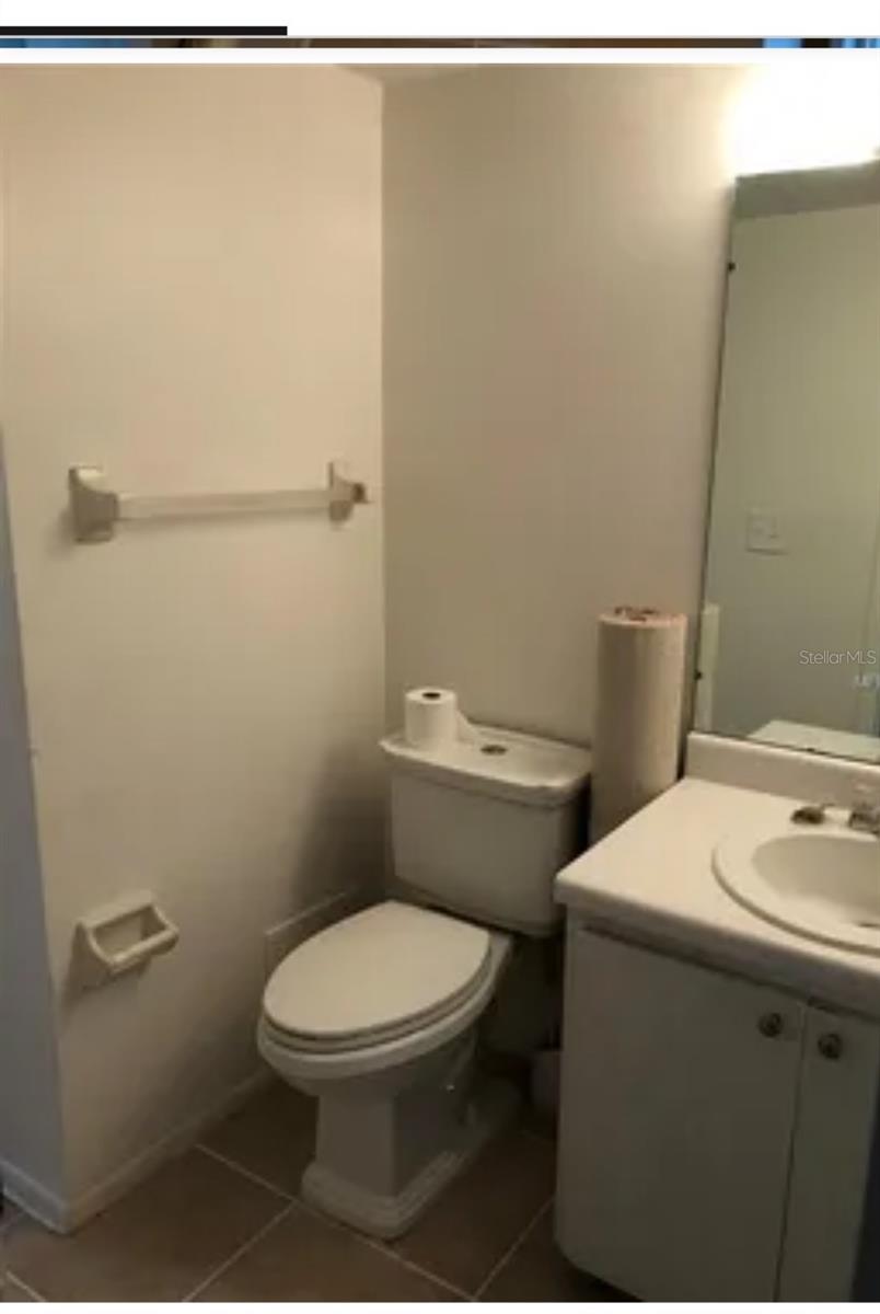 BAYSHORE ON THE LAKE APTS SEC 2 - Residential Lease