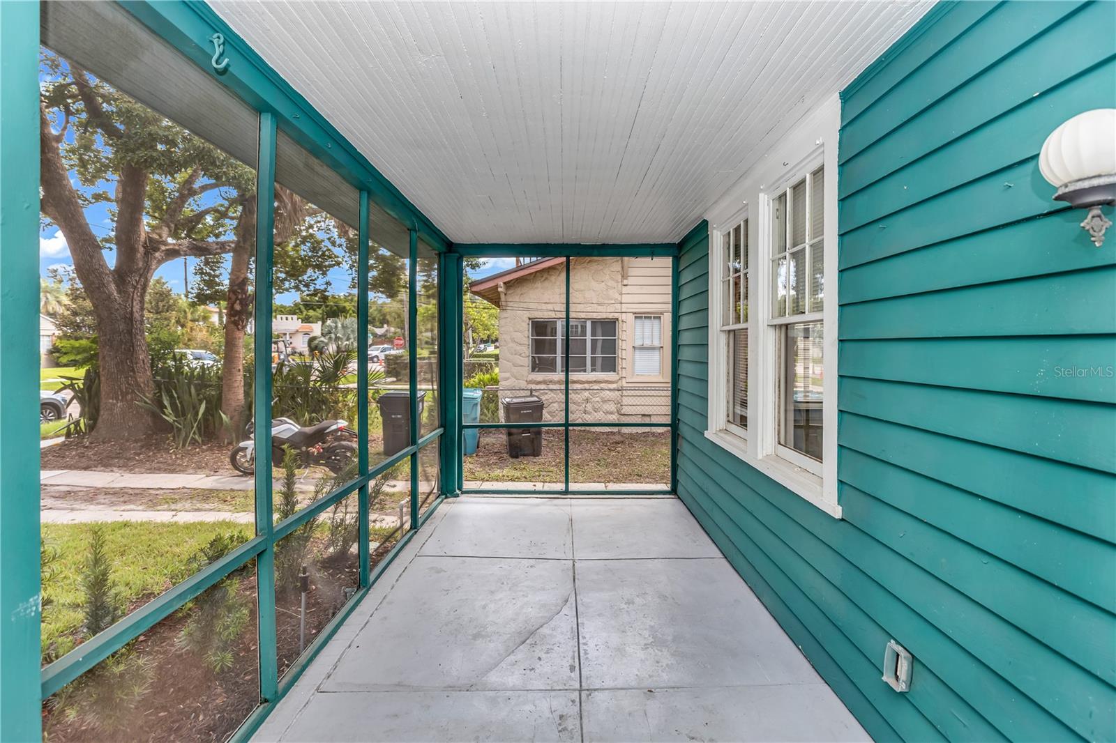 812 E HARWOOD STREET