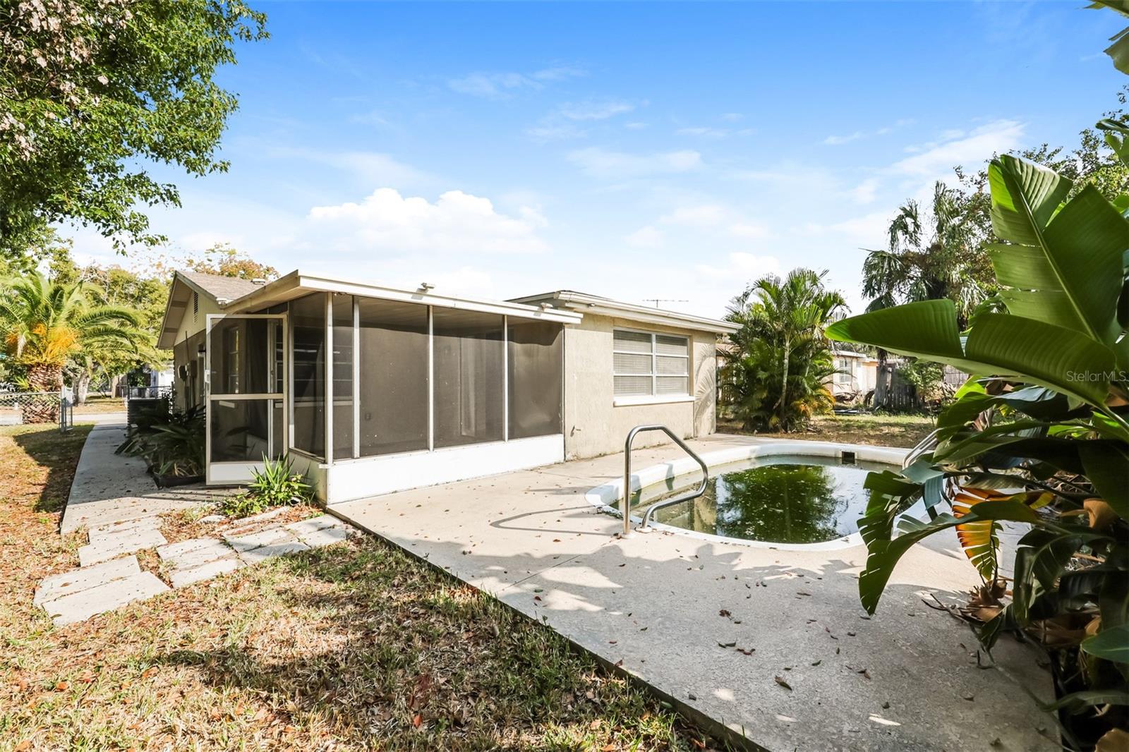 EMBASSY HILLS - Residential