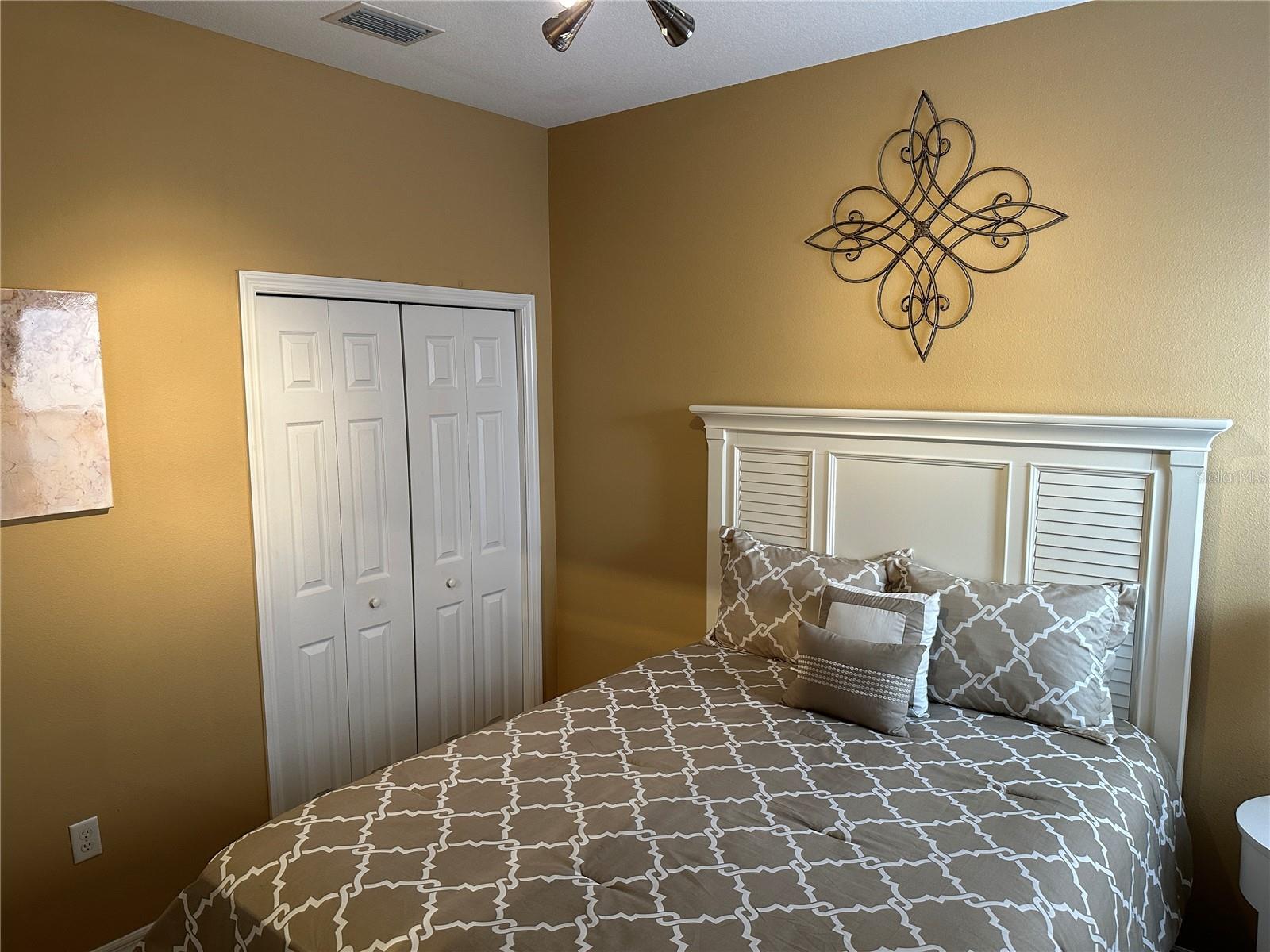 PALMA SOLA TRACE CONDO OR2185/736 - Residential Lease