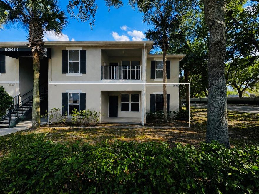 Beautifully remodeled ground-floor unit located in the well-known Villas at Southern Dunes community in Haines City. This attractive 2-bedroom, 2-bathroom apartment features luxury laminate flooring, updated kitchen and bathroom cabinetry with elegant granite countertops, and modern light fixtures throughout. A convenient storage closet in the entrance hallway adds extra functionality rarely found in this type of unit.
What truly sets this property apart is its short-term rental approval (minimum 1 week), making it an exceptional income-producing investment opportunity, whether as a vacation rental or permanent residence.
The community is 24/7 gated and secured, offering an impressive array of amenities including a pool, fitness center, park, tennis courts, golf course, and a dedicated car wash station, everything you need for a comfortable and active lifestyle.
Ideally situated just minutes from the hospital and the highly anticipated Crossroads Village Center, a massive 120-acre mixed-use development on US-27 featuring a SuperTarget, restaurants, hotels, and retail space, with Phase 1 expected to open Fall 2026. Conveniently located near grocery stores, shops, and dining options, with easy access to Polk County's main roadways connecting you seamlessly to major highways, world-famous theme parks, and surrounding cities.
Haines City is currently one of Florida's fastest-growing cities, investing here today means betting on an area in full expansion and appreciation.
Don't miss this opportunity, properties with these features, in this location, and at this price point don't last long on the market!