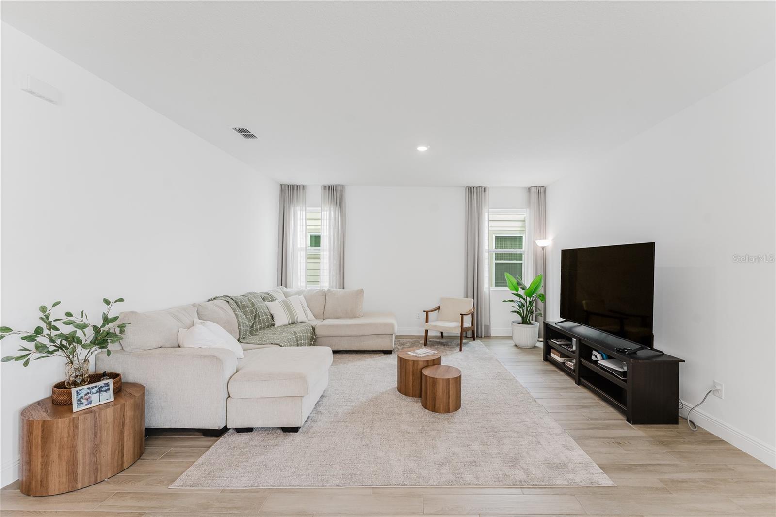 NORTHLAKE/OVATION PH 1 - Residential Lease